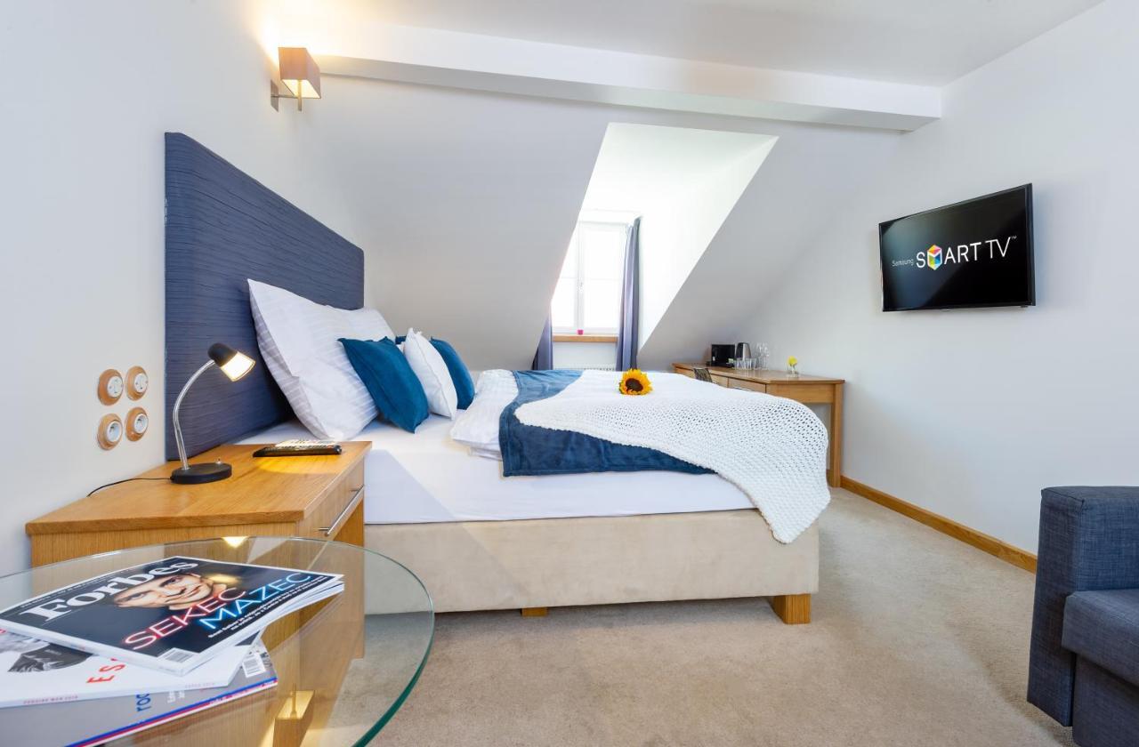 The Rooms Ceske Budejovice Exterior photo